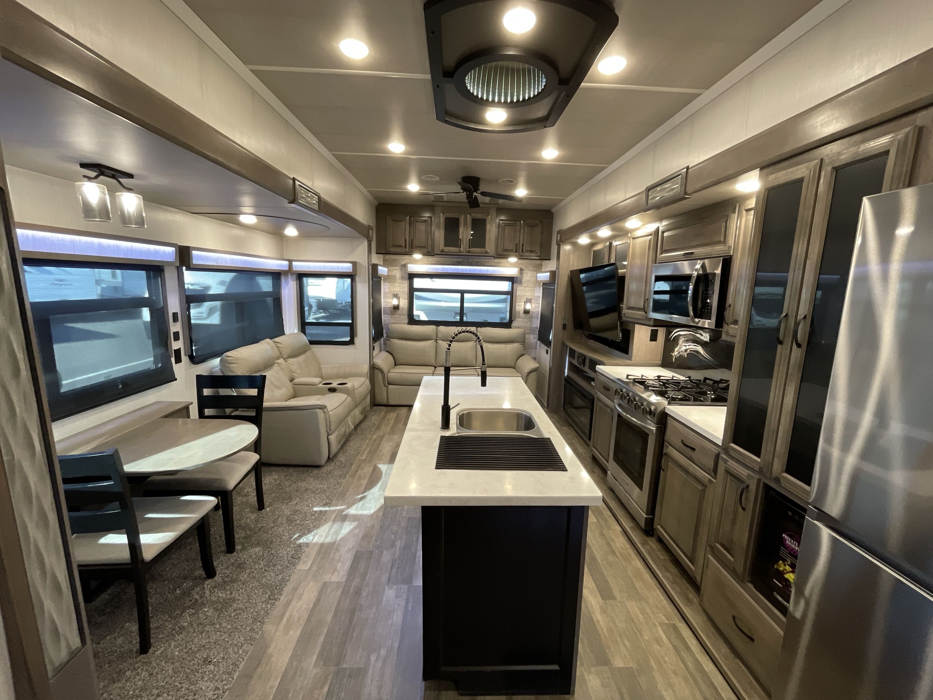 2021 Forest River CEDAR CREEK 38EBS in pasco WA