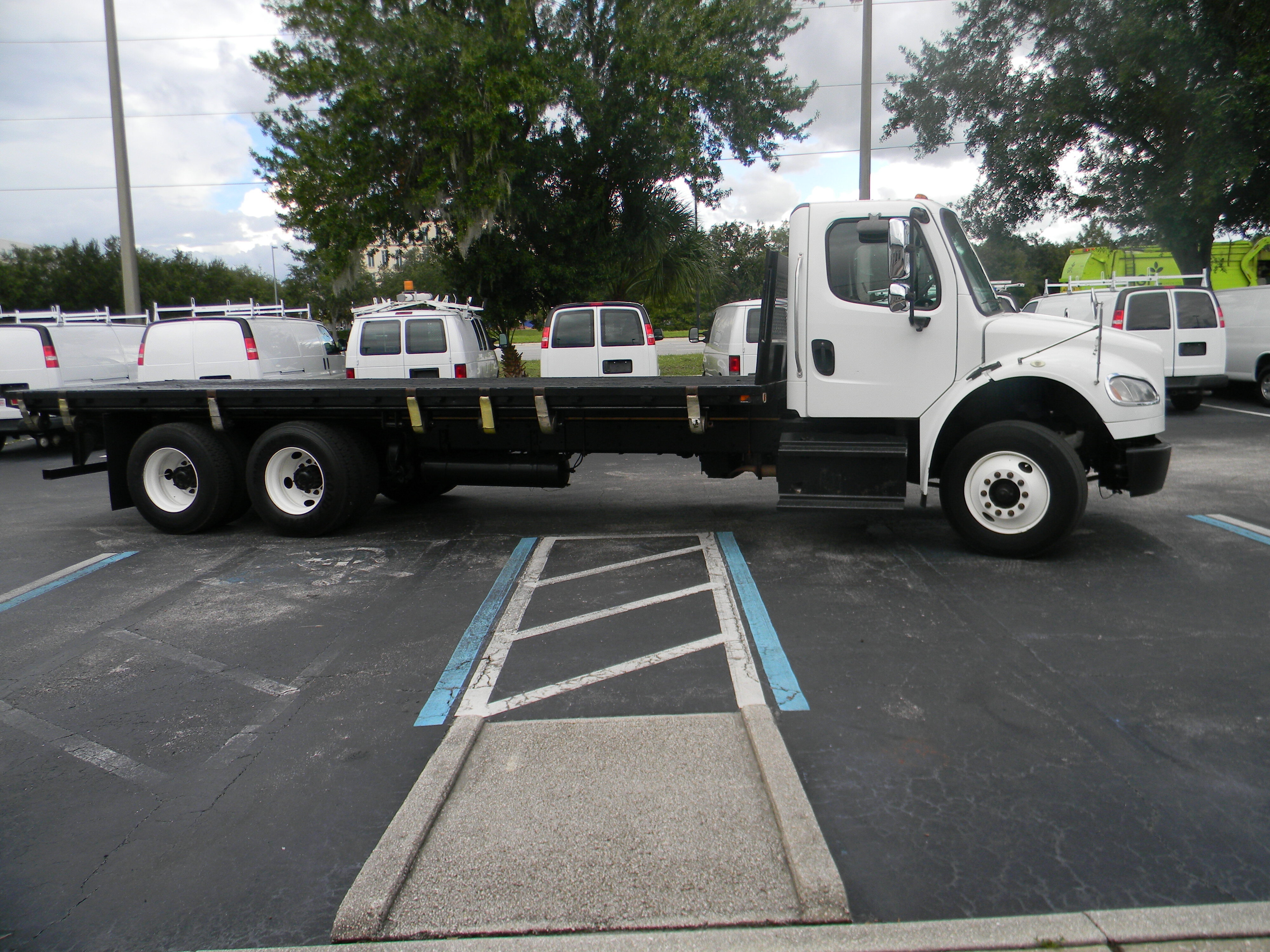 2016 FREIGHTLINER BUSINESS CLASS M2 106 in Sanford, FL