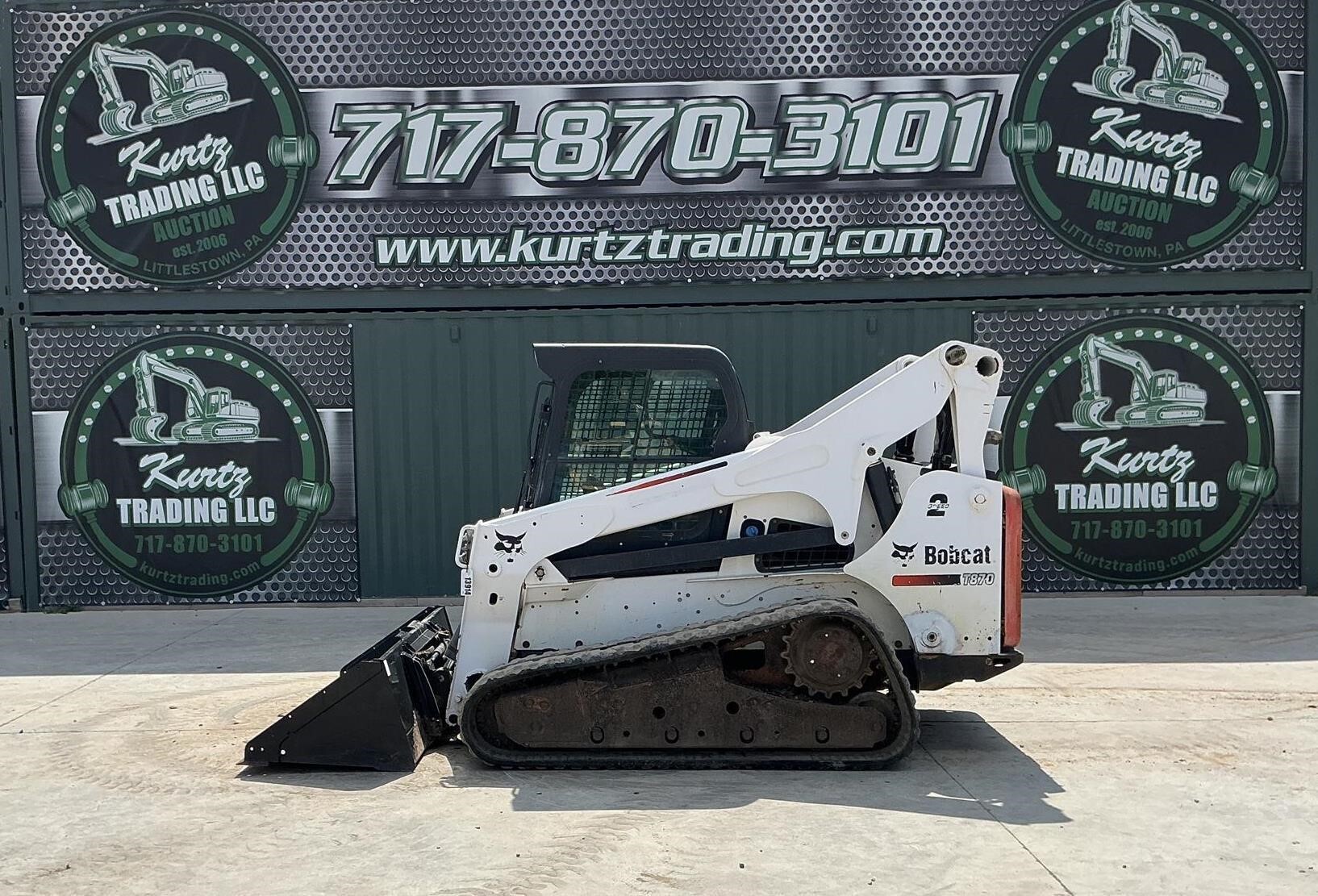 2016 BOBCAT T870 in Littlestown, PA