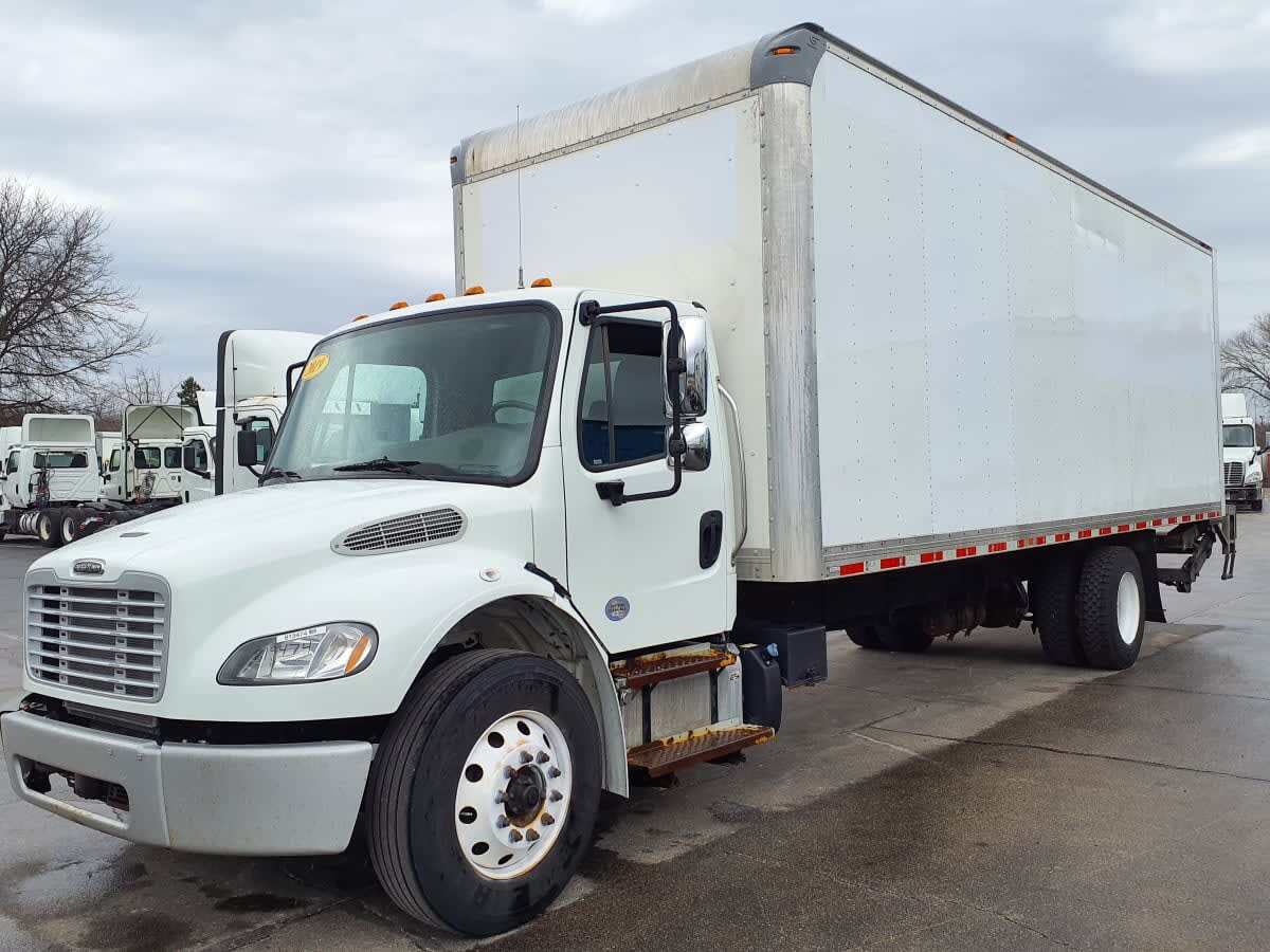 2019 FREIGHTLINER BUSINESS CLASS M2 106 in Oak Creek, WI