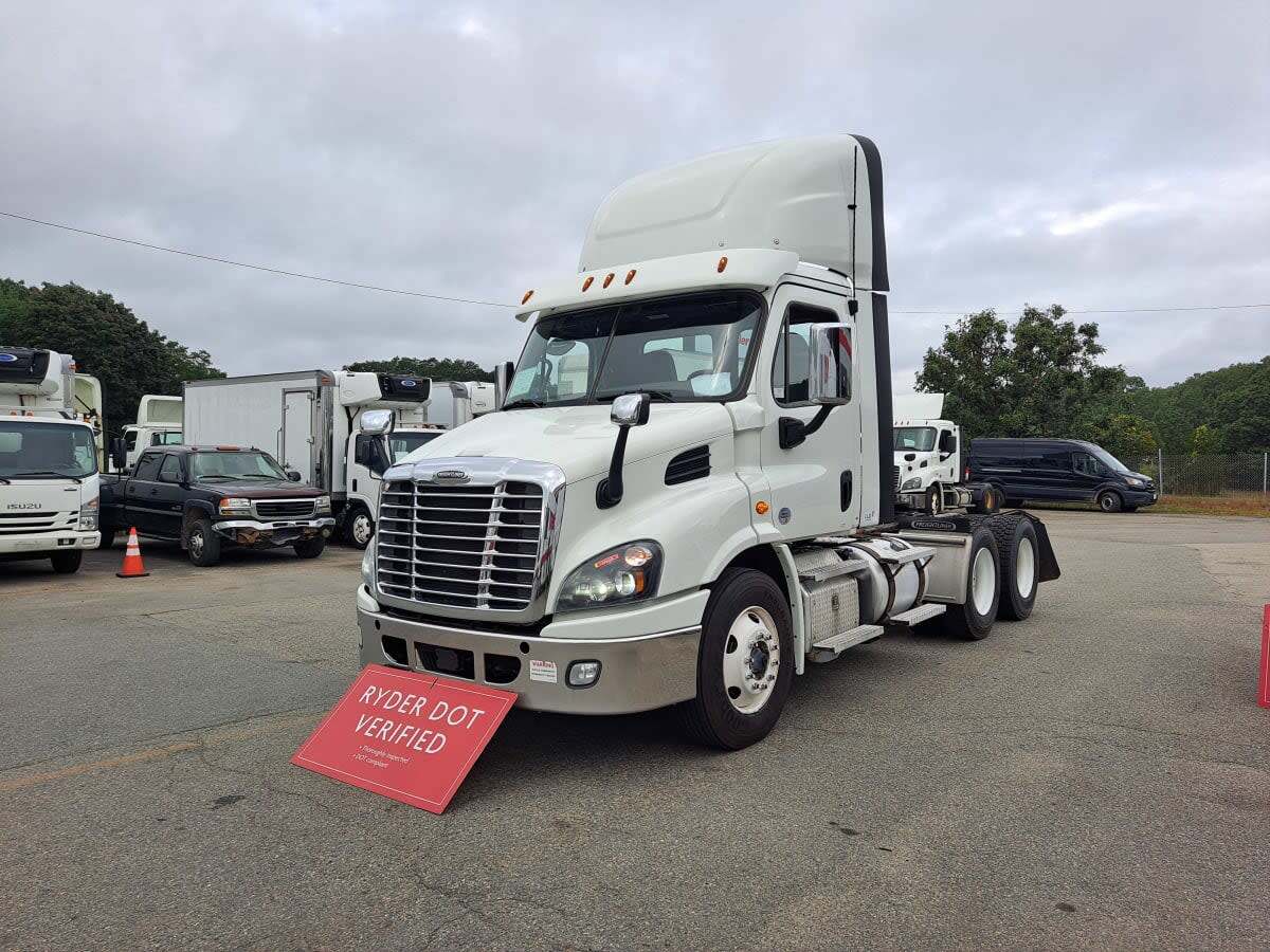 2020 FREIGHTLINER CASCADIA 113 in Salisbury, MA