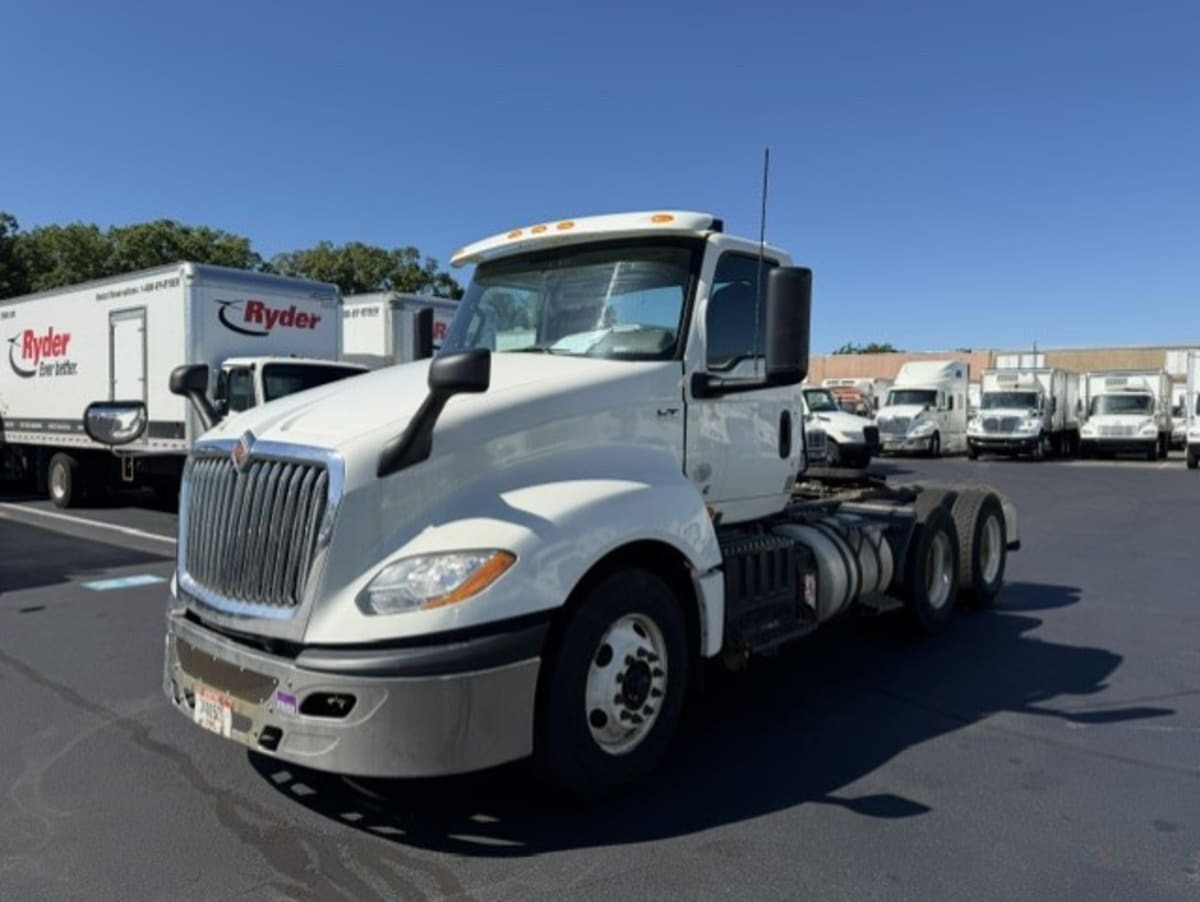 2019 INTERNATIONAL LT625 DAYCAB T/A in Farmingdale, NY