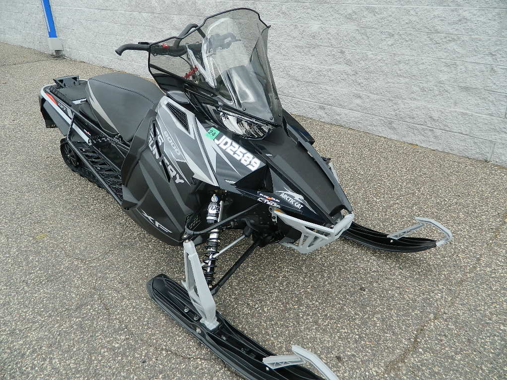 2019 Arctic Cat XF 8000 Cross Country Limited ES (137) Black in stillwater MN