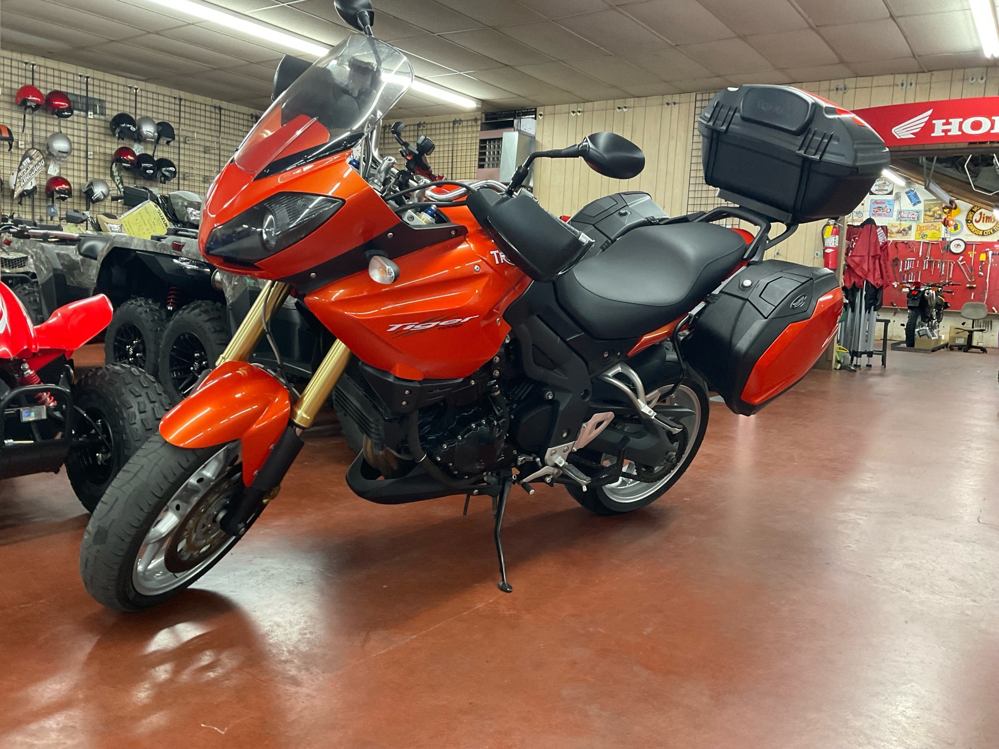 2011 Triumph Tiger 1050 ABS SE 1050 SE ABS in Johnson City, TN