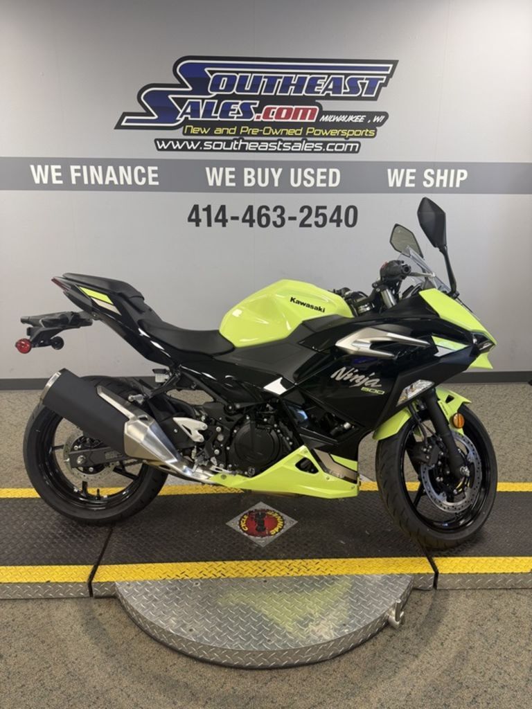 2026 Kawasaki Ninja® 500 ABS Metallic Yellowish Green/Ebony ABS in Milwaukee, WI
