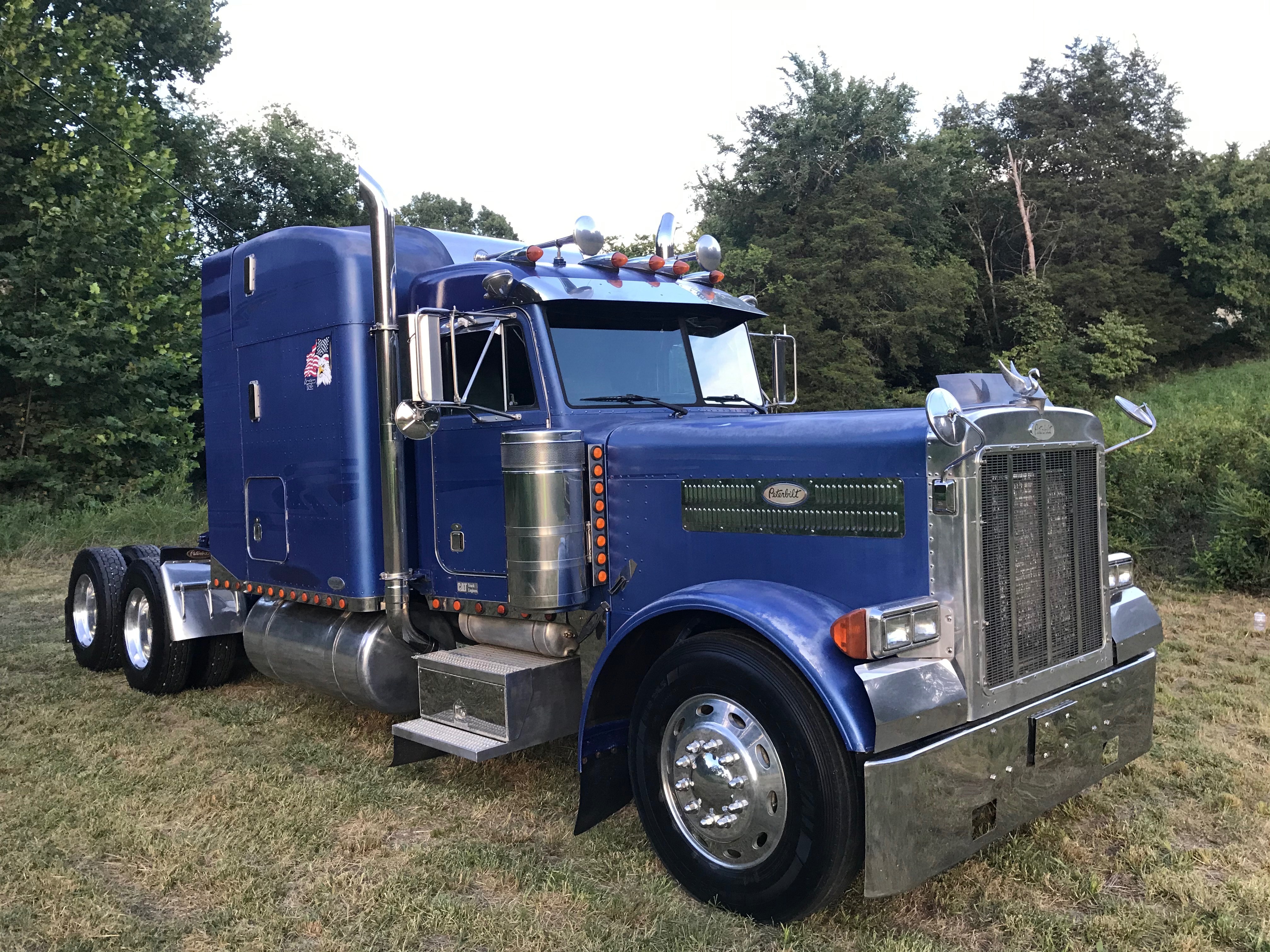 1998 PETERBILT 379 in Bethpage, TN