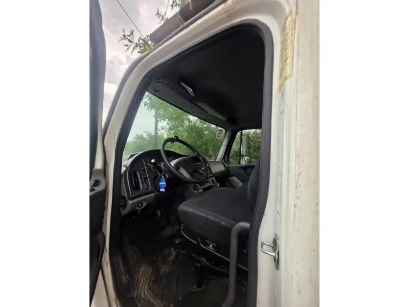 2017 FREIGHTLINER BUSINESS CLASS M2 106