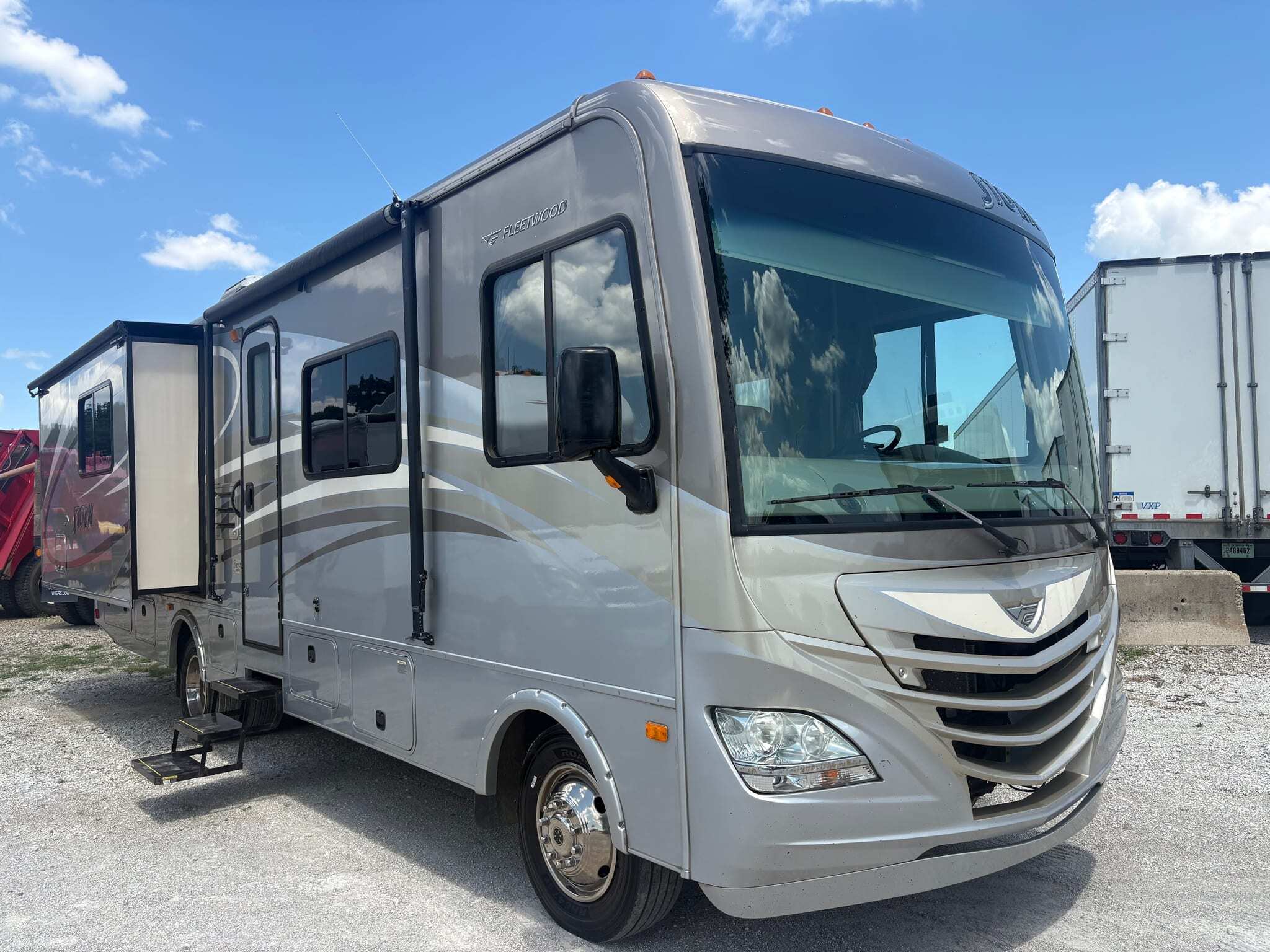 2014 Fleetwood Storm 32H in lafayette IN