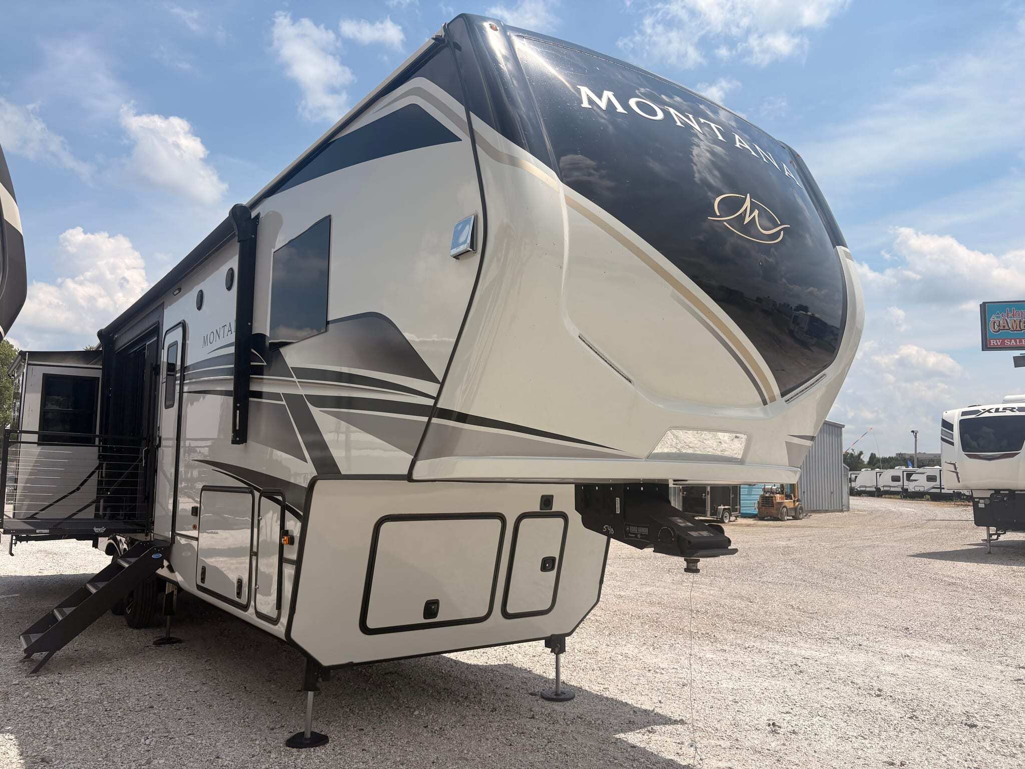 2025 Keystone Montana 3532SP in lafayette IN