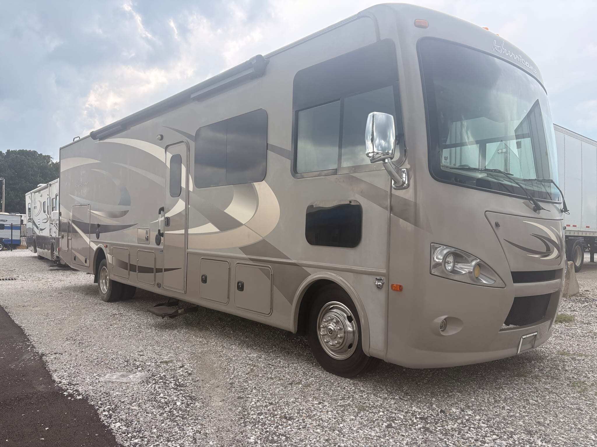 2016 Thor Motor Coach Hurricane 34J in lafayette IN