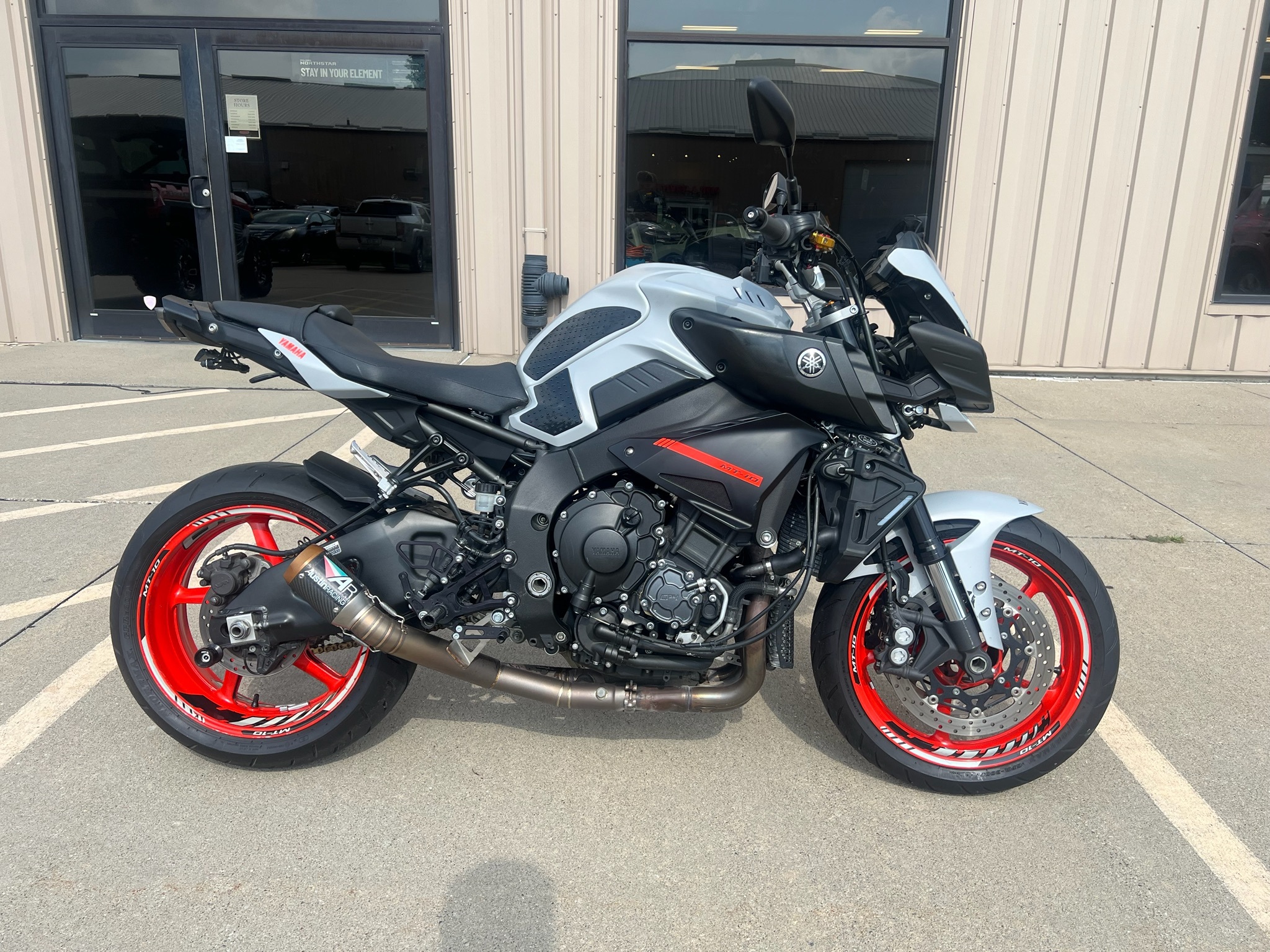 2019 Yamaha MT-10 10 in Bettendorf, IA