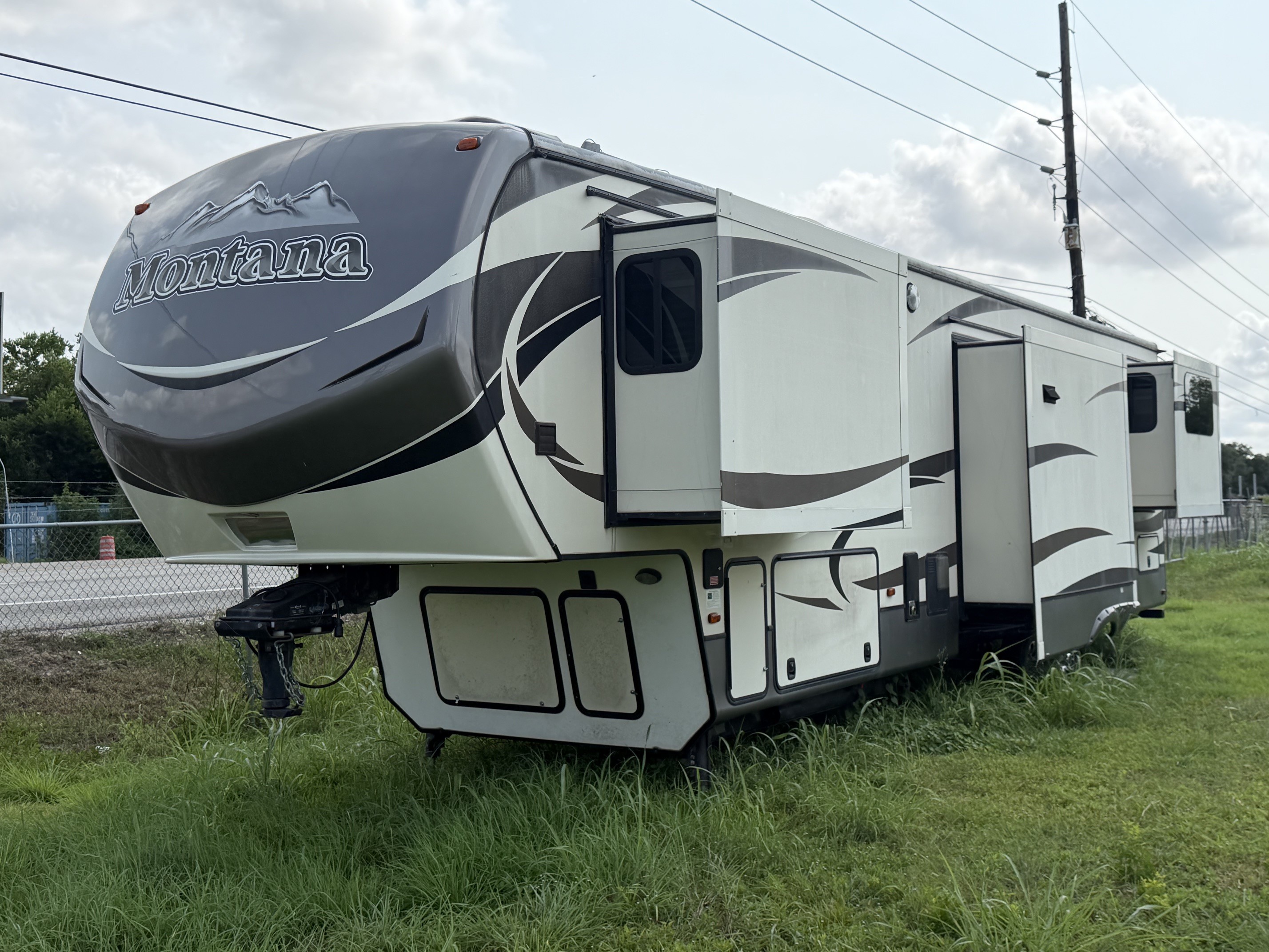 2016 Keystone MONTANA 3791RD in pearland TX
