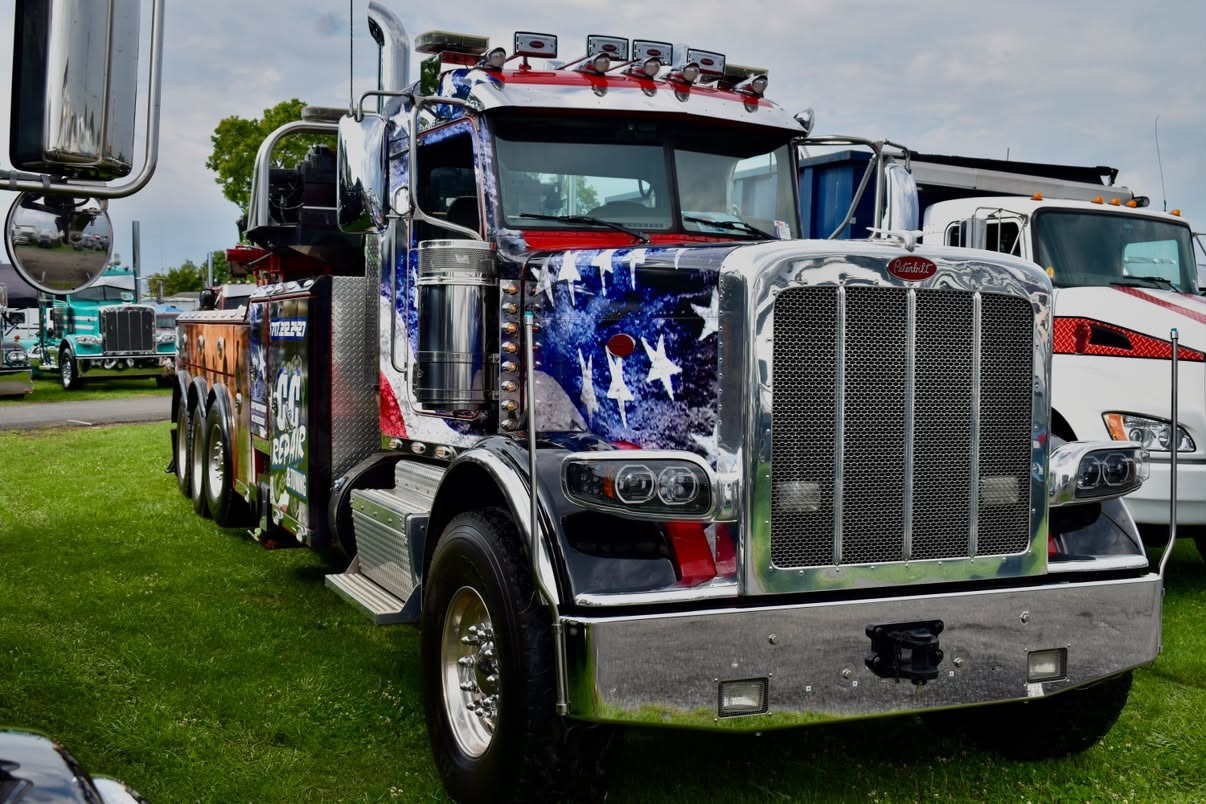 2014 PETERBILT 388 in Dover, PA