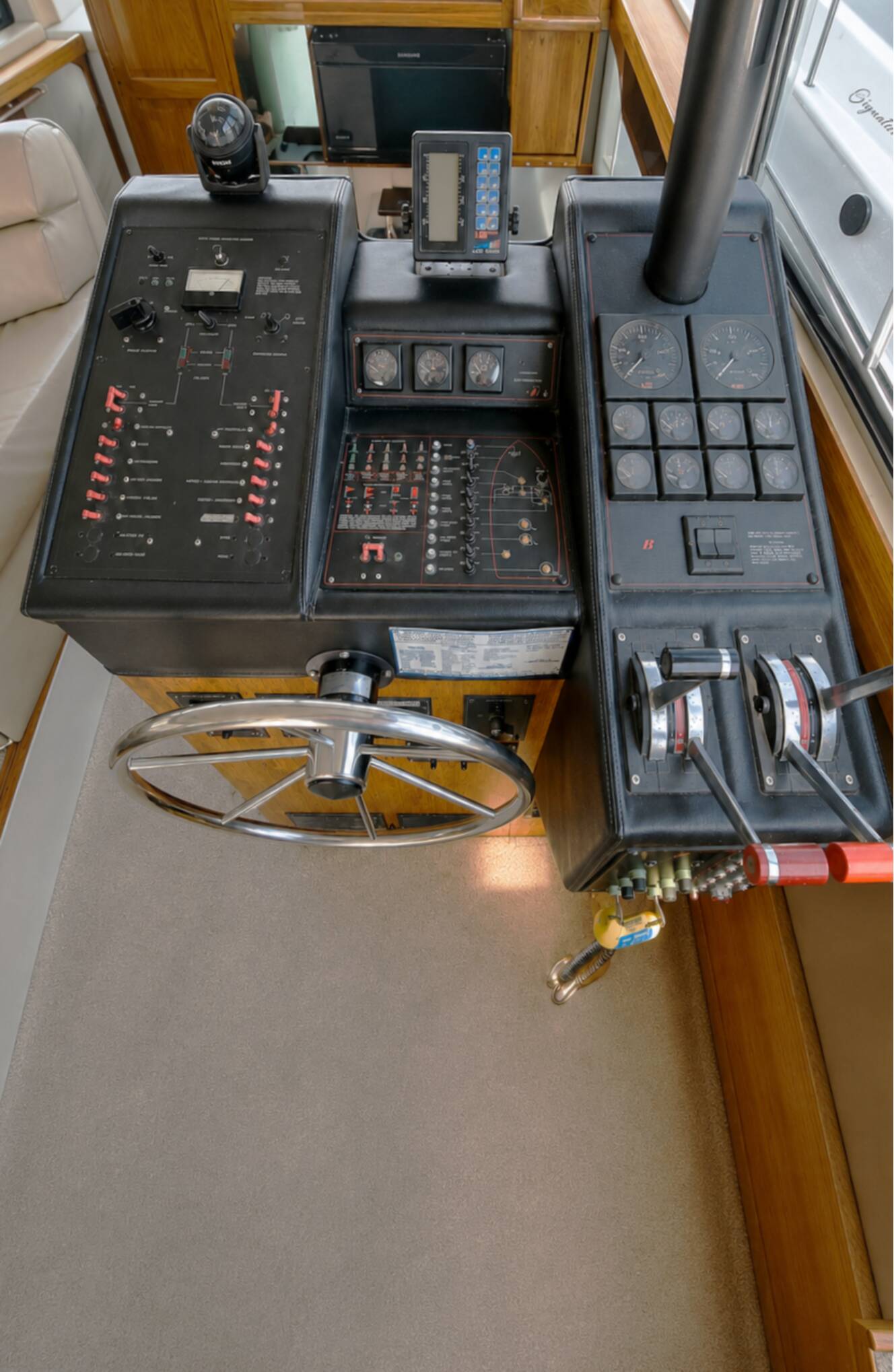 A photo of this 1989 Bayliner 3888 MOTORYACHT