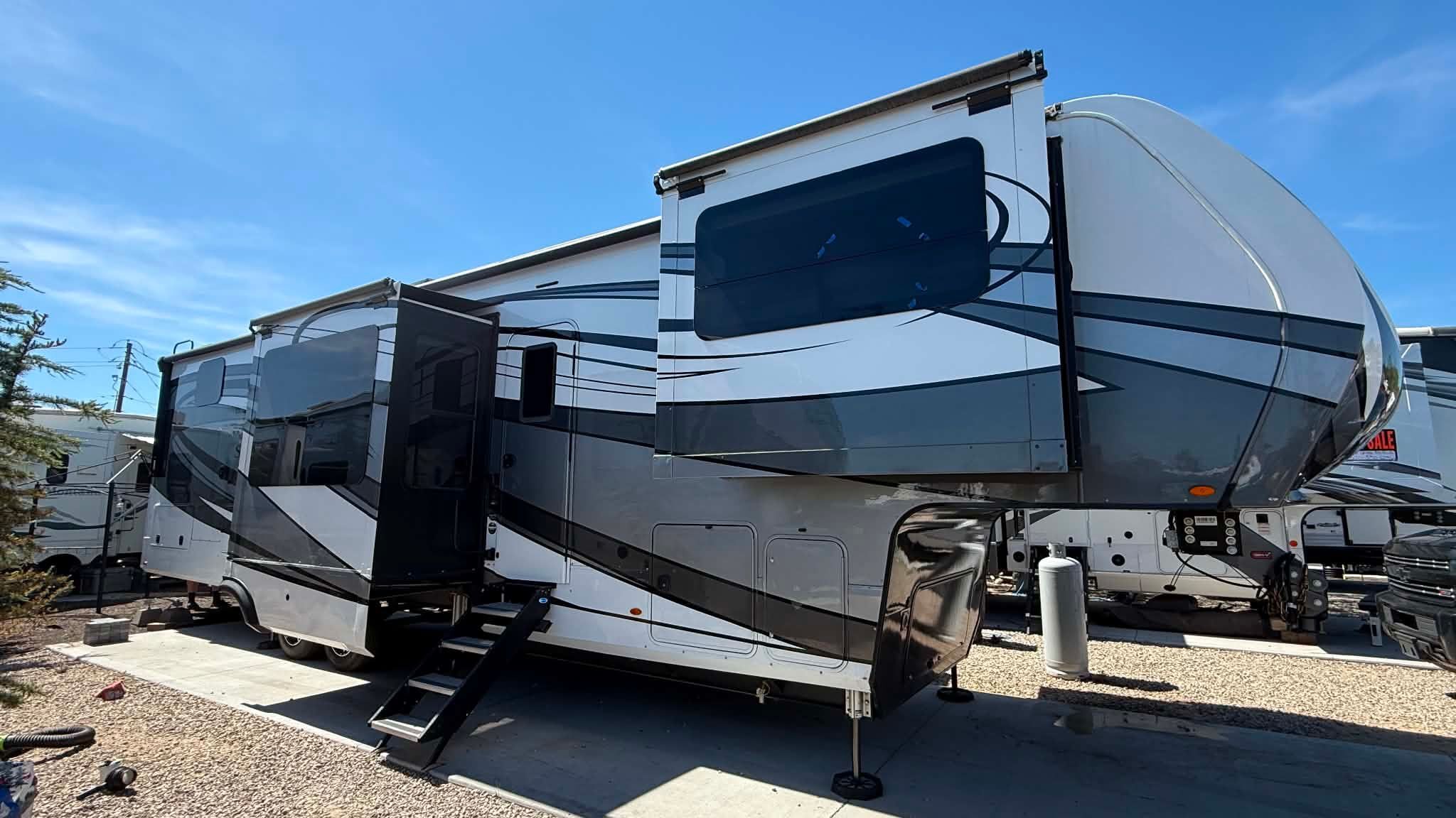 2023 Grand Design SOLITUDE 380FL-R RV