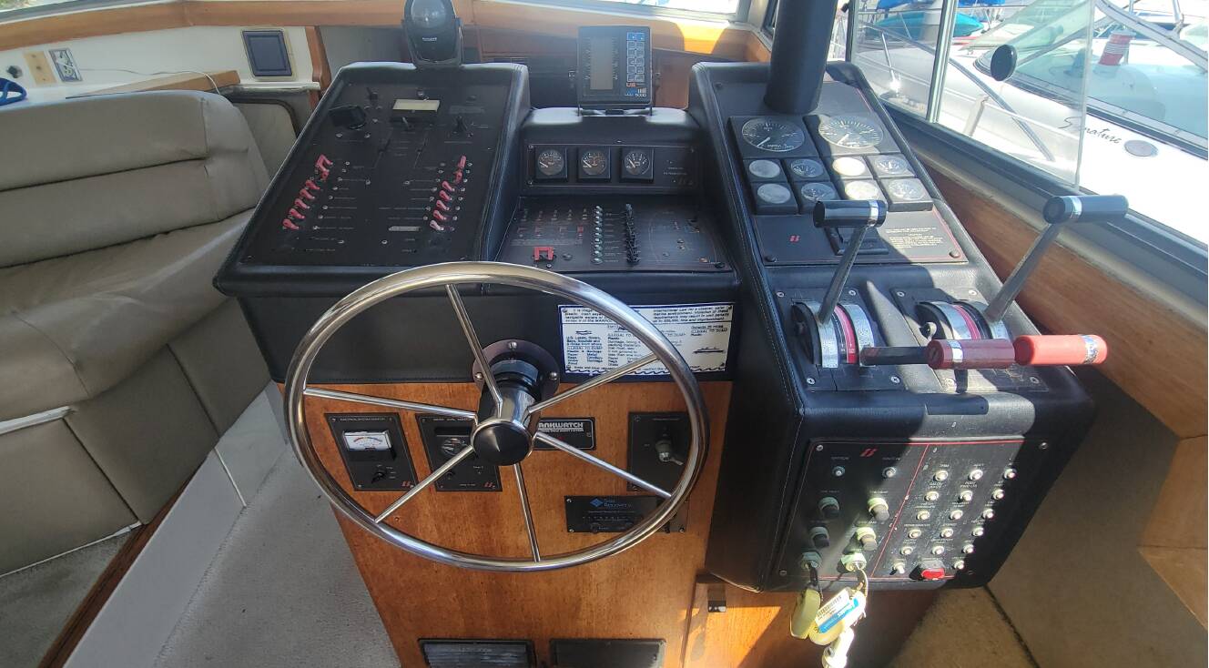A photo of this 1989 Bayliner 3888 MOTORYACHT