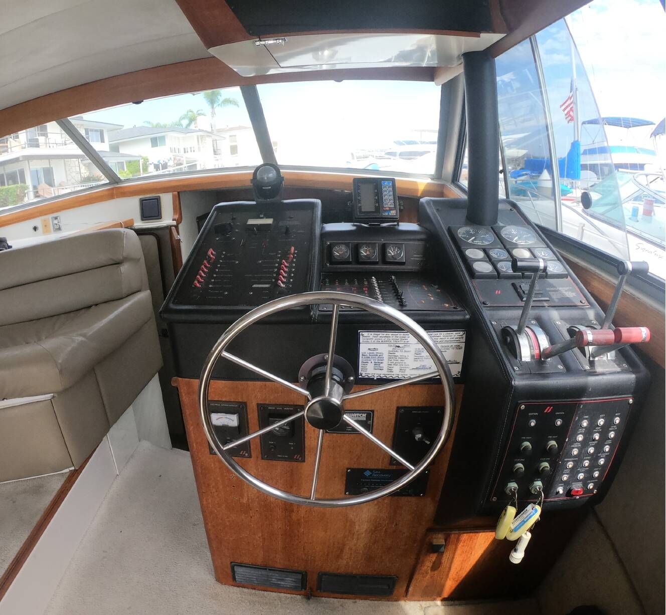 A photo of this 1989 Bayliner 3888 MOTORYACHT