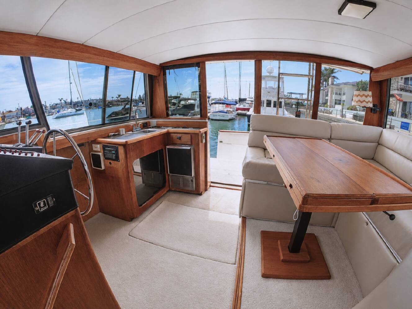 A photo of this 1989 Bayliner 3888 MOTORYACHT