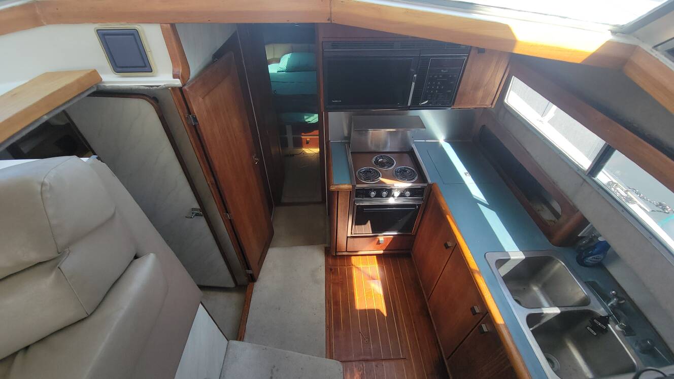 A photo of this 1989 Bayliner 3888 MOTORYACHT