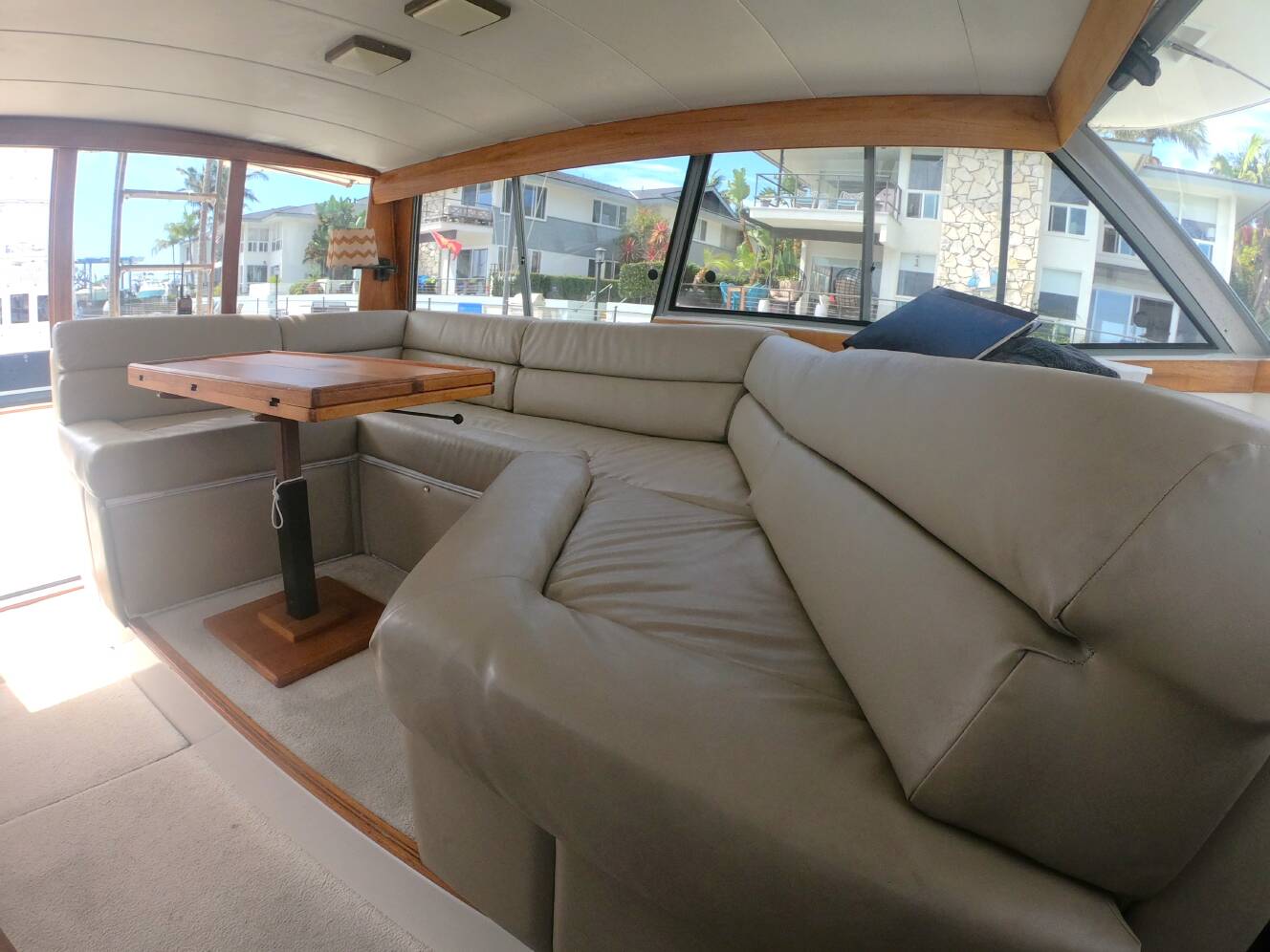 A photo of this 1989 Bayliner 3888 MOTORYACHT