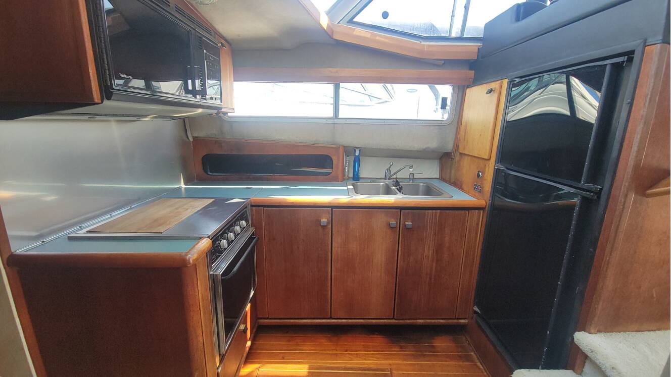 A photo of this 1989 Bayliner 3888 MOTORYACHT