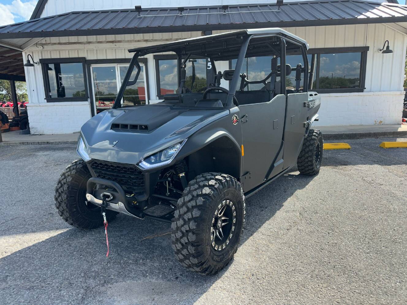 A photo of this 2025 Segway Powersports UT10 P Crew