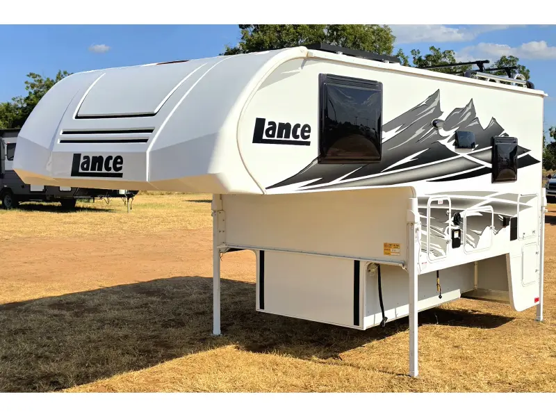 2027 Lance Lance 825