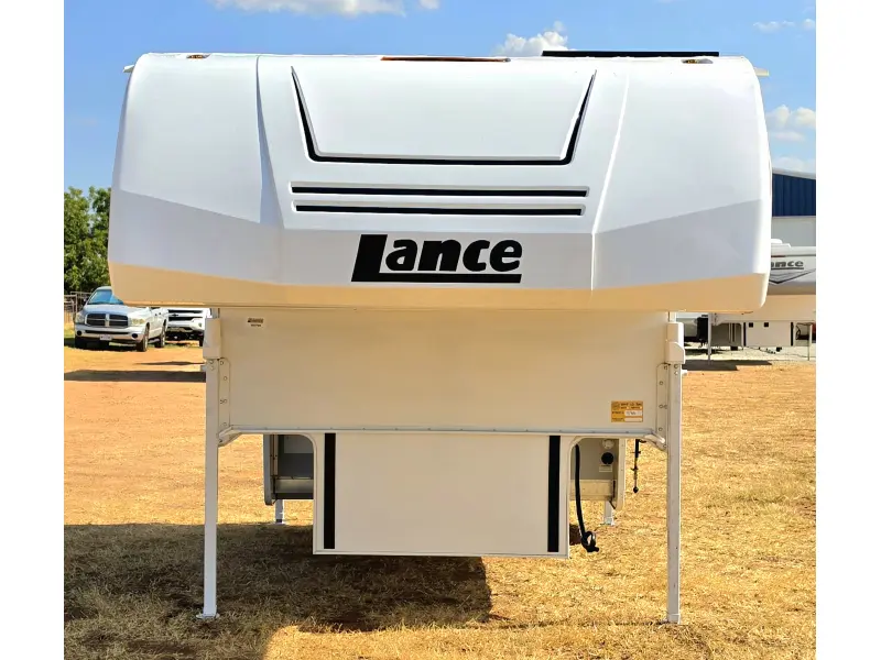 2027 Lance Lance 825