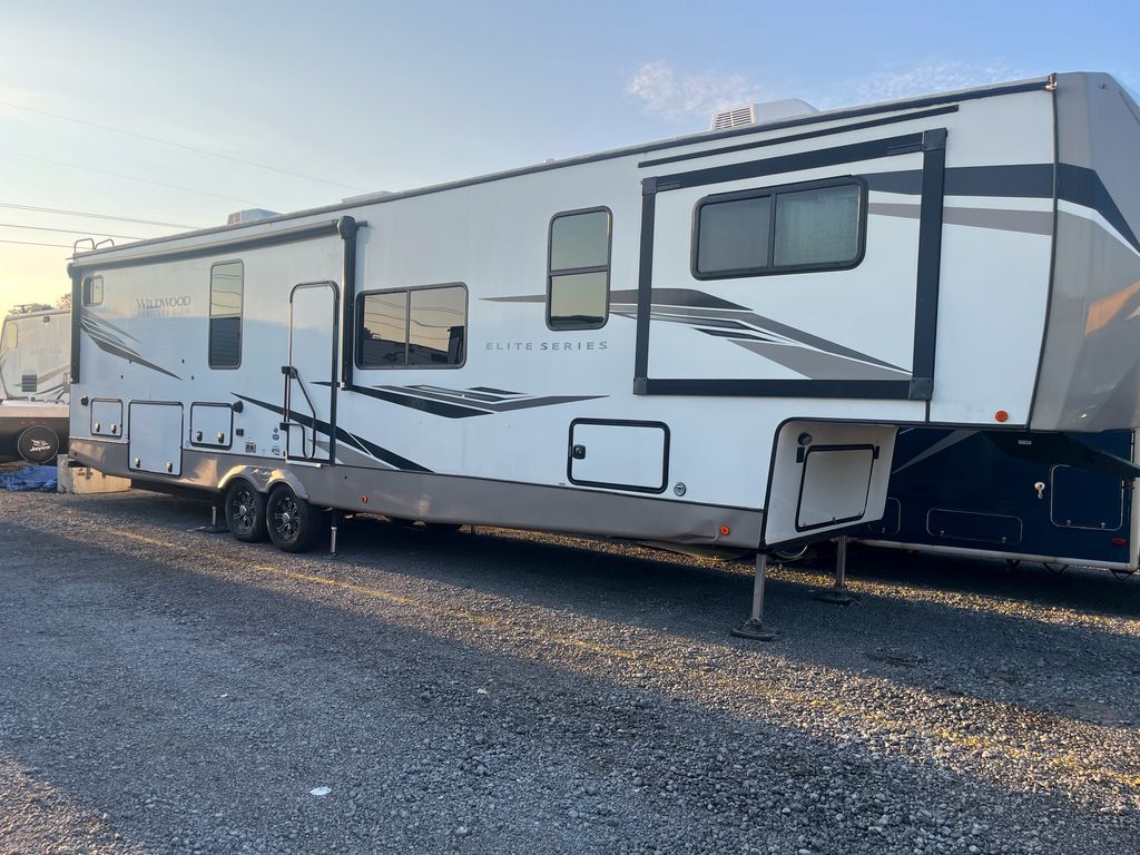 2022 Forest River Wildwood Heritage Glen Elite M-36F in whitestown IN