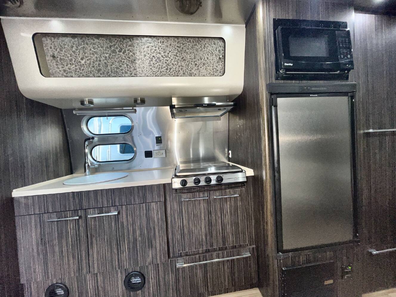 A photo of this 2017 Airstream International Signature 23FB (Front Queen Bed)