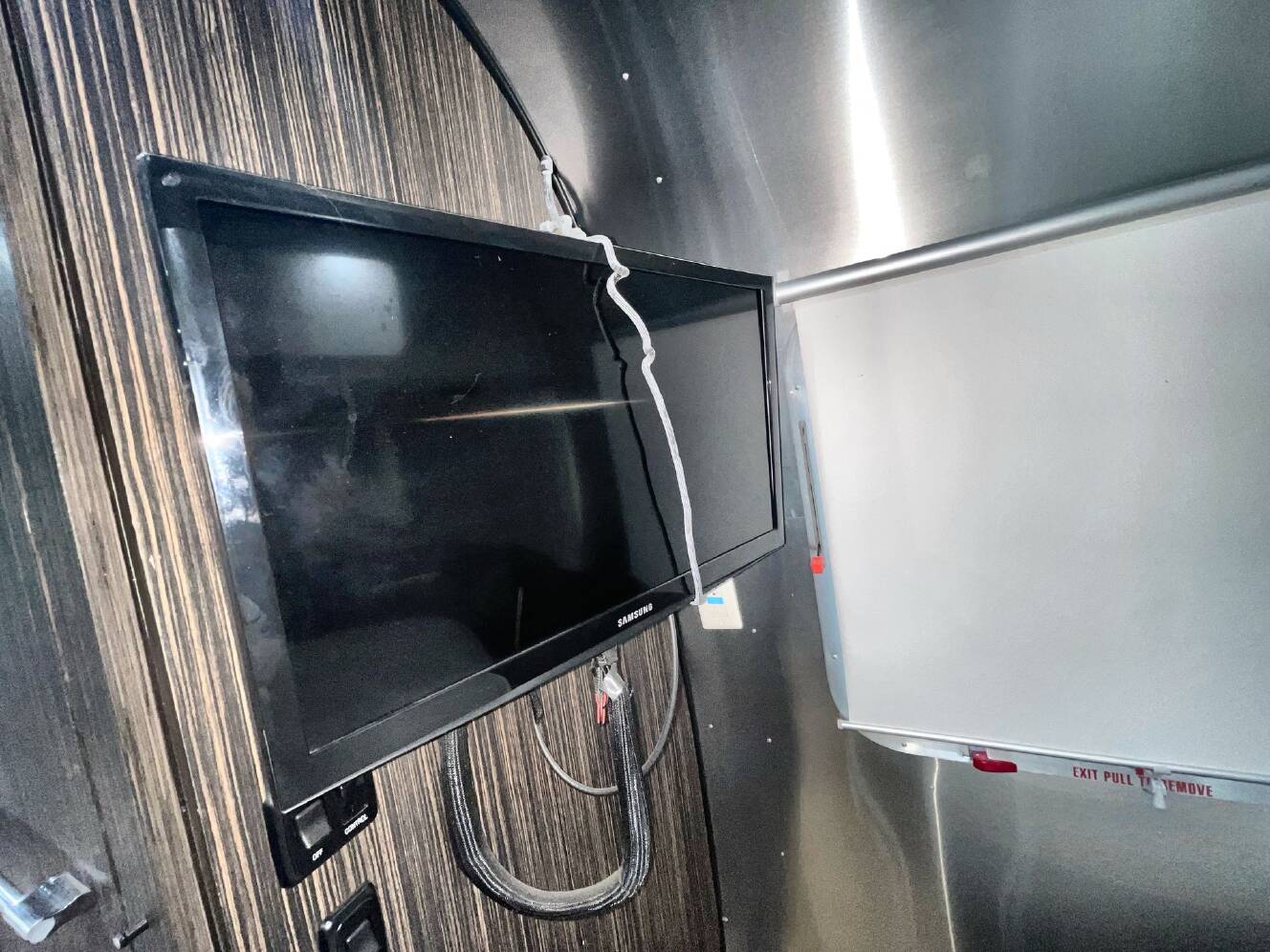 A photo of this 2017 Airstream International Signature 23FB (Front Queen Bed)