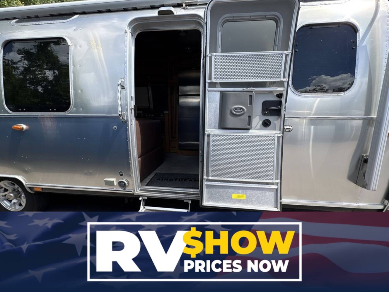 A photo of this 2020 Airstream Classic 33FBQ