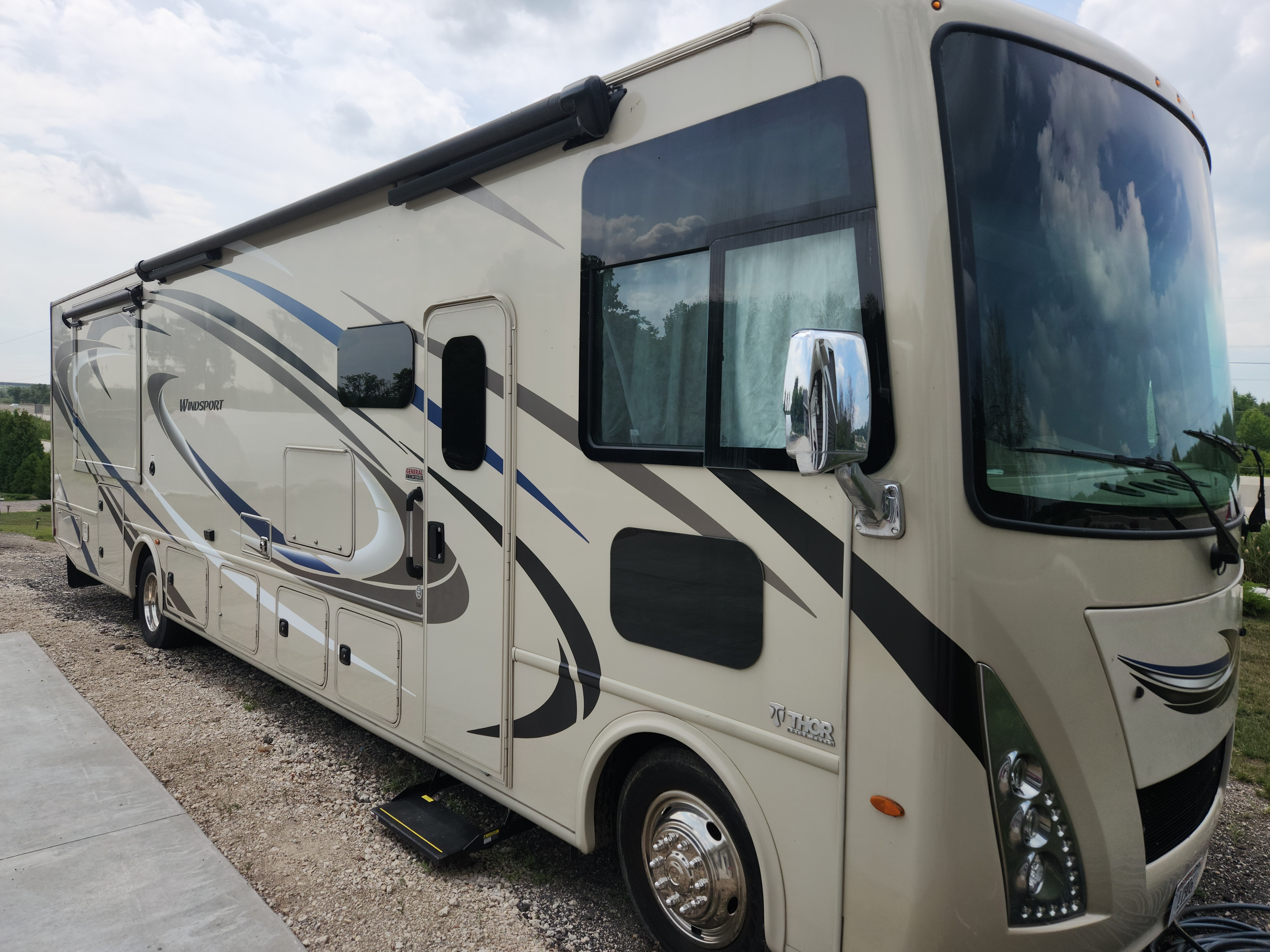 2018 Thor Motor Coach WINDSPORT 35M in deforest WI