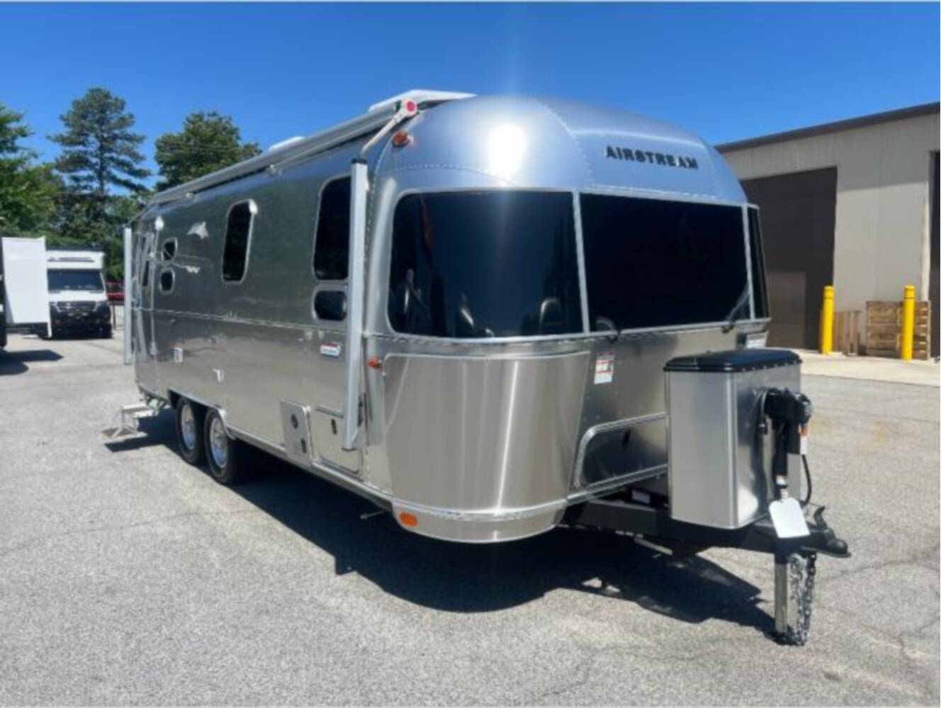 A photo of this 2026 Airstream International 25FB Twin