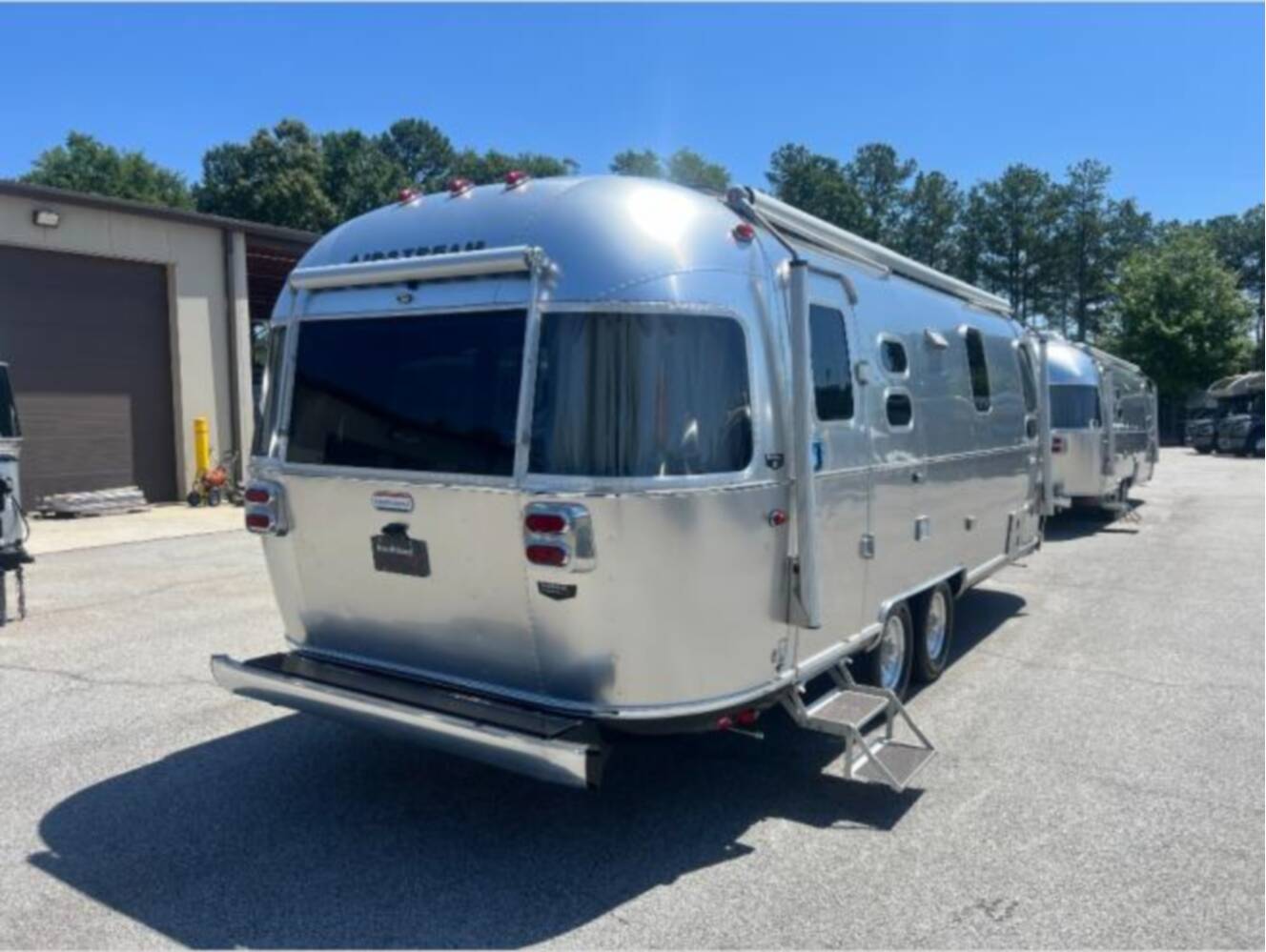 A photo of this 2026 Airstream International 25FB Twin