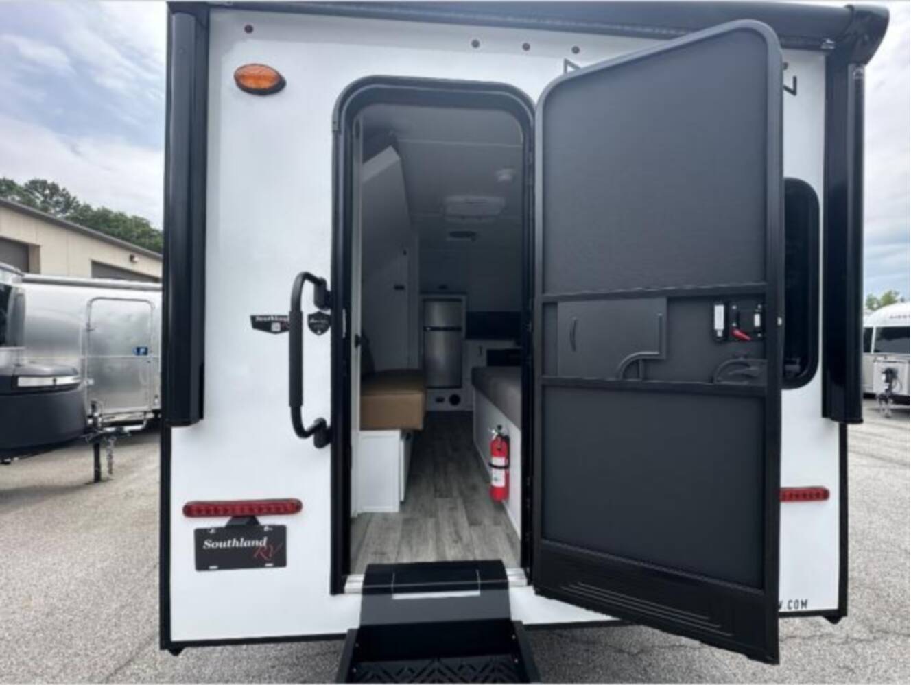 A photo of this 2026 Modern Buggy Hopper Hopper 1
