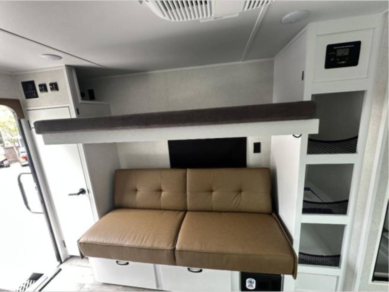 A photo of this 2026 Modern Buggy Hopper Hopper 1
