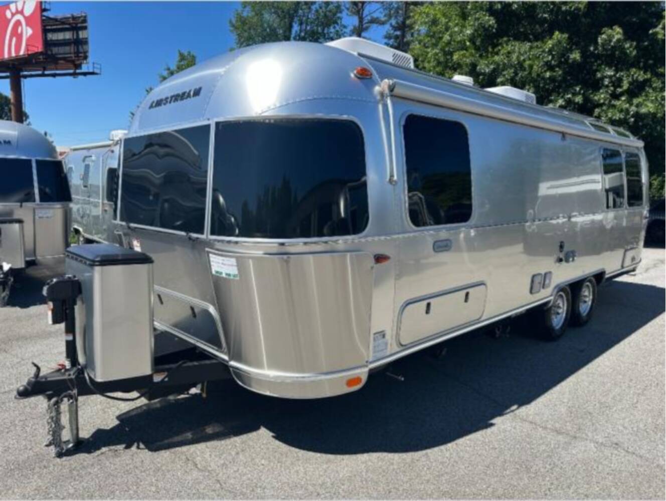 A photo of this 2026 Airstream Globetrotter 27FB Twin