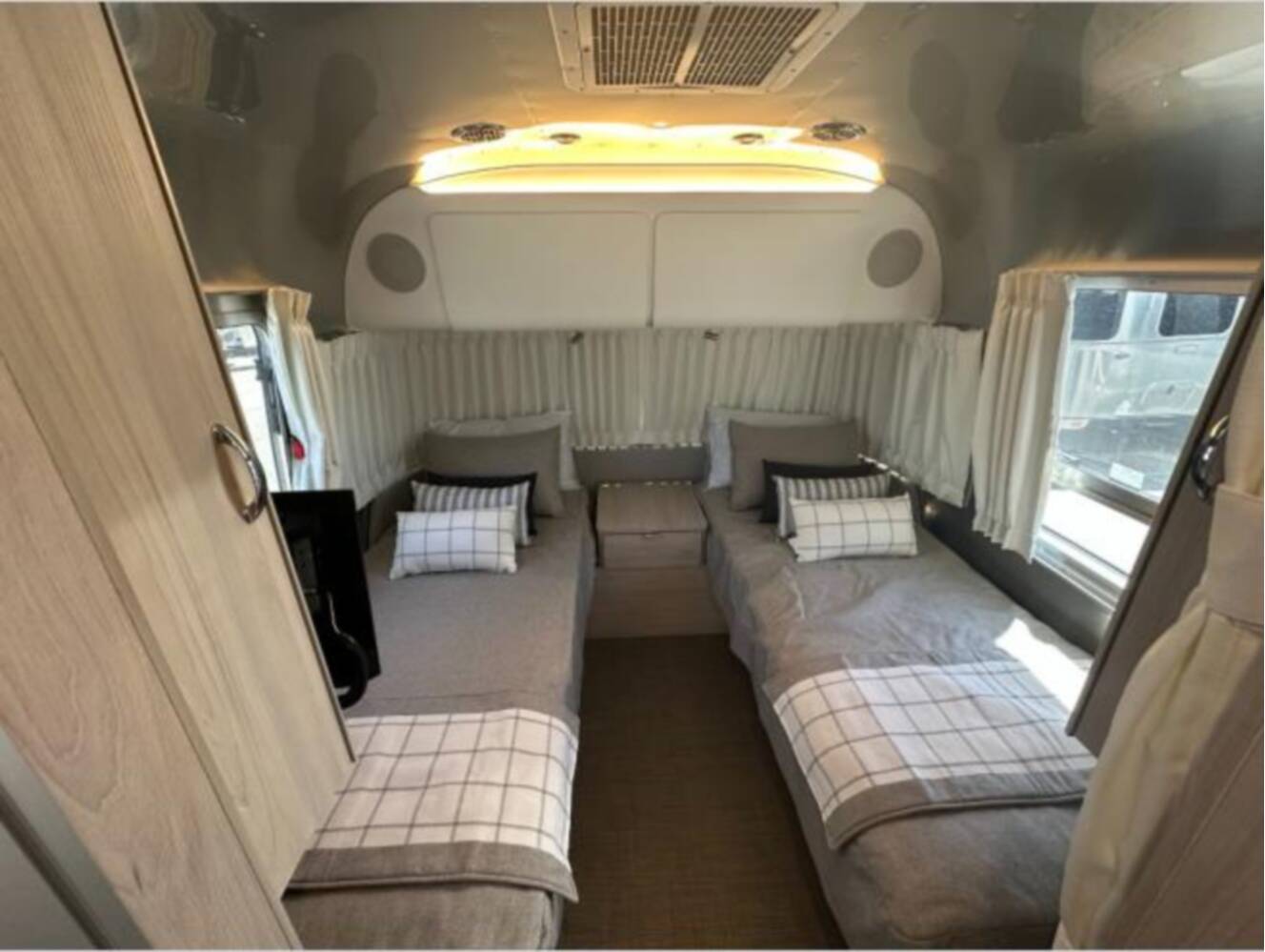 A photo of this 2026 Airstream Globetrotter 27FB Twin