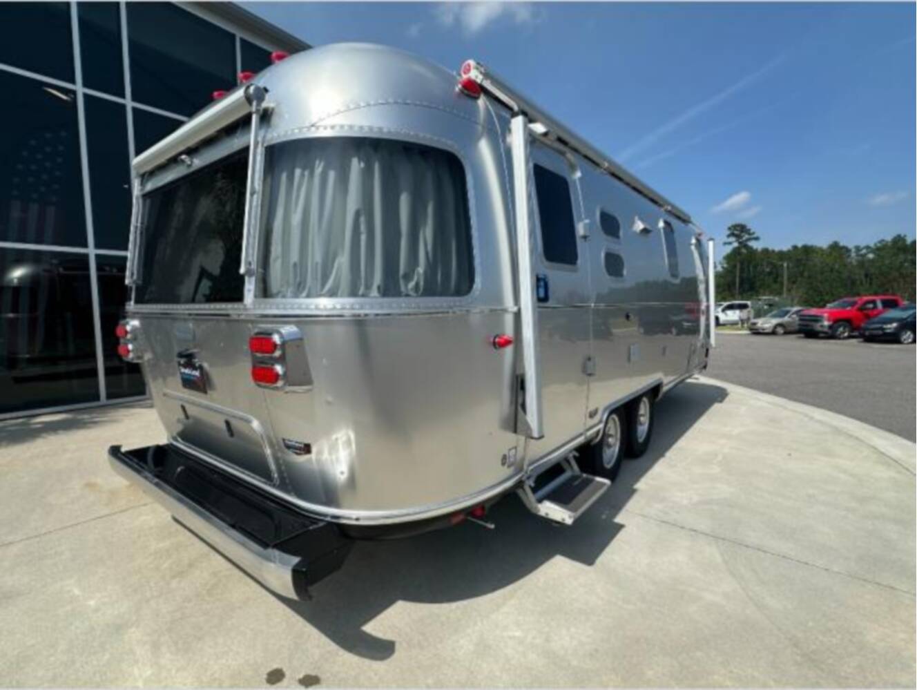 A photo of this 2027 Airstream Globetrotter 25FB Twin