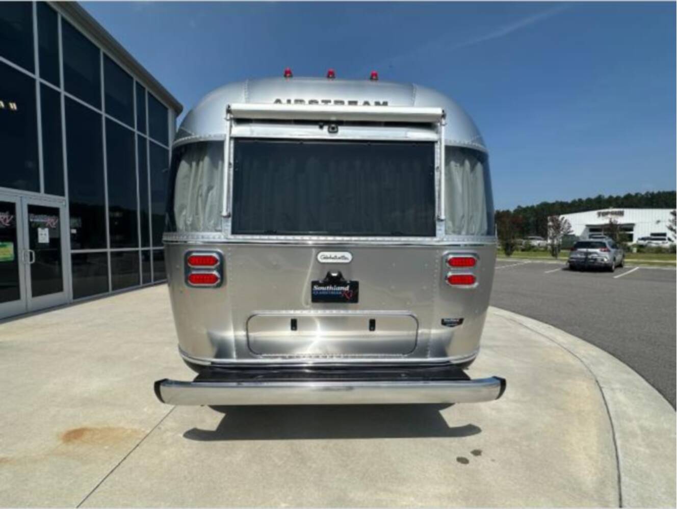 A photo of this 2027 Airstream Globetrotter 25FB Twin
