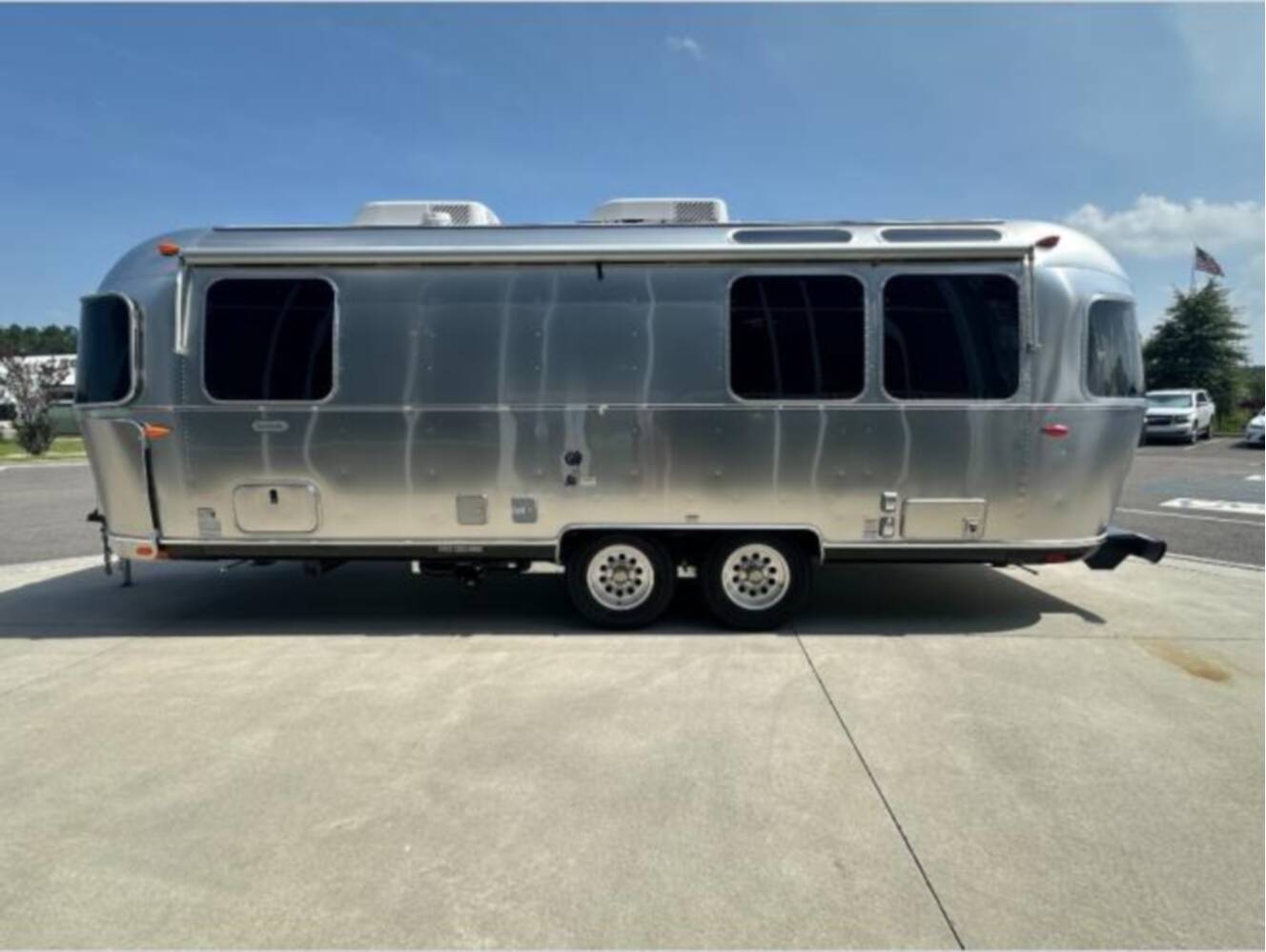 A photo of this 2027 Airstream Globetrotter 25FB Twin