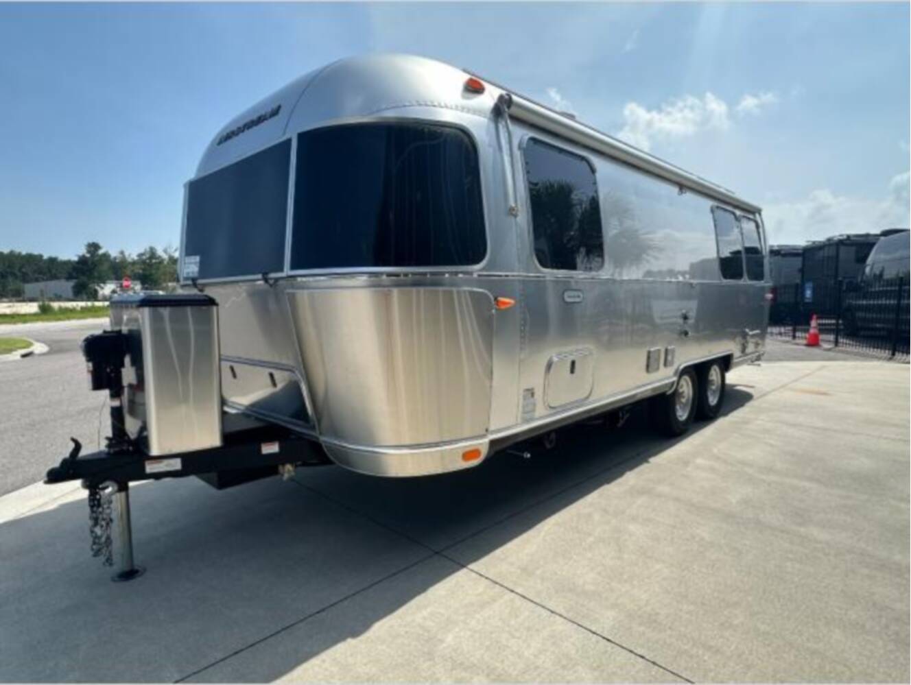 A photo of this 2027 Airstream Globetrotter 25FB Twin