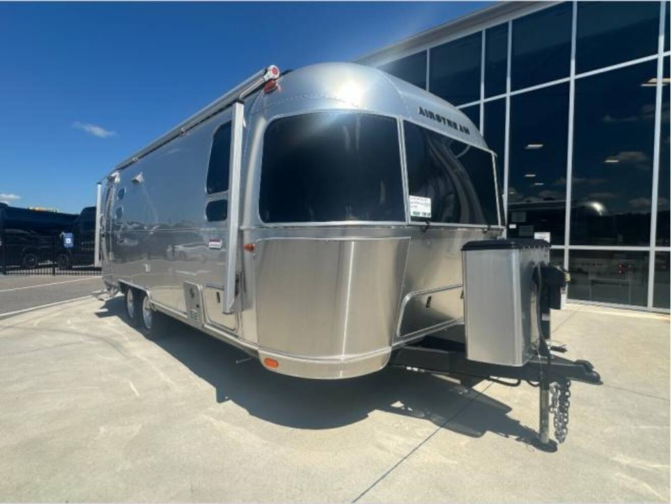 A photo of this 2023 Airstream International 25FB Twin