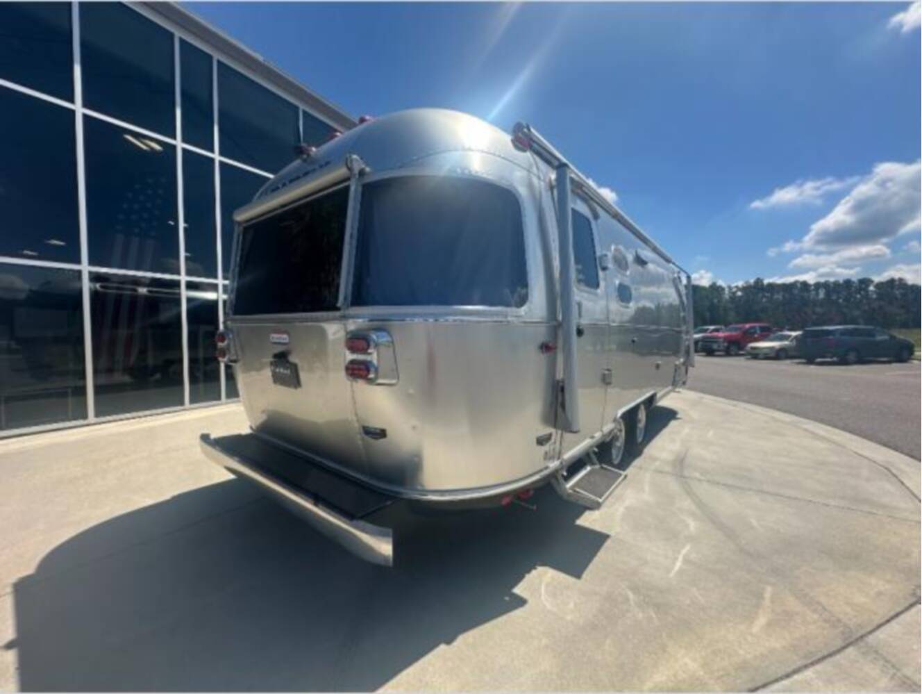 A photo of this 2023 Airstream International 25FB Twin