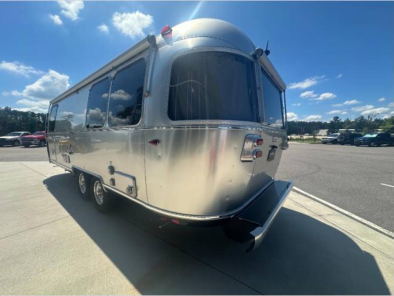 A photo of this 2023 Airstream International 25FB Twin
