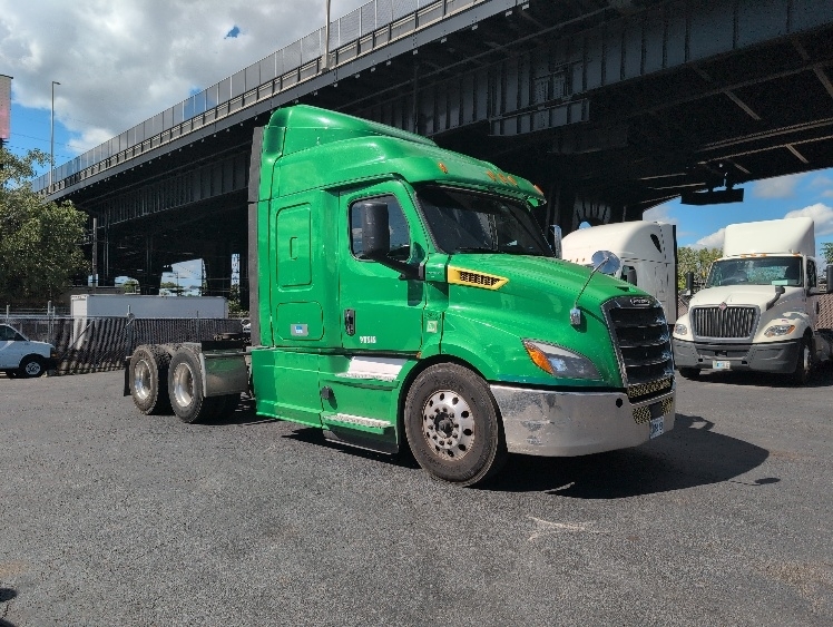 2019 FREIGHTLINER CASCADIA 116 in North Bergen, NJ