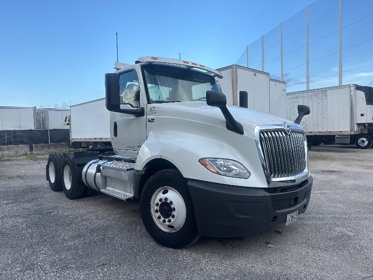 2019 INTERNATIONAL LT625 in Miami, FL
