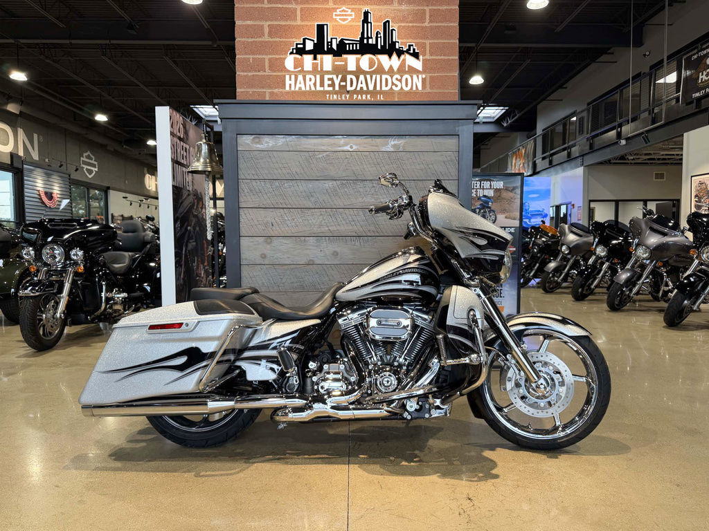 2015 Harley-Davidson FLHXSE - CVO Street Glide CVO in Tinley Parl, IL