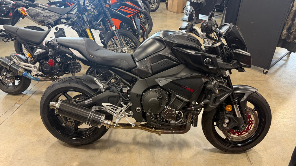 2017 Yamaha FZ-10 10 10 in Sublimity, OR
